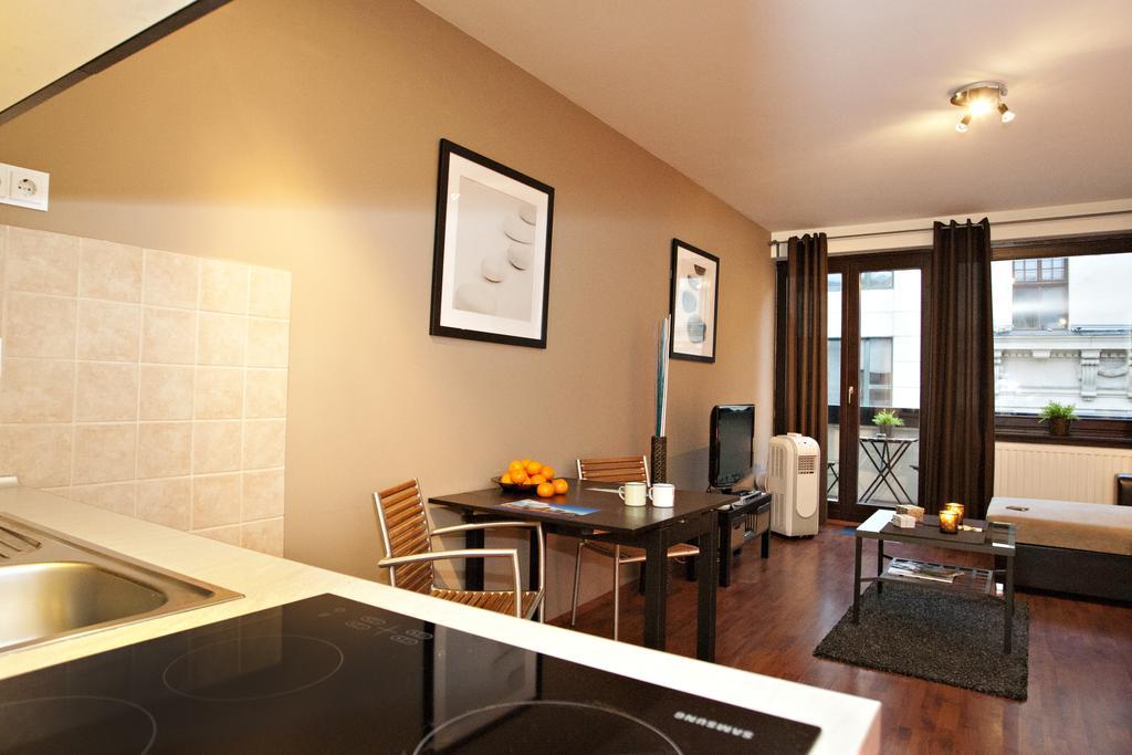 Gloria Apartment بودابست الغرفة الصورة