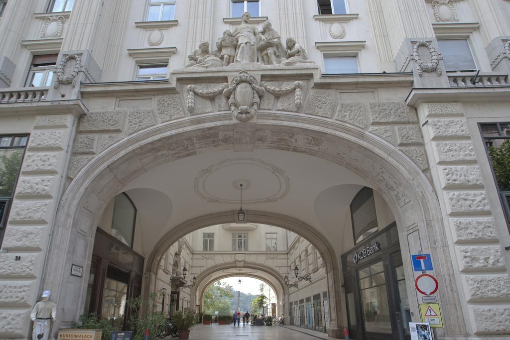 Gloria Apartment بودابست الغرفة الصورة